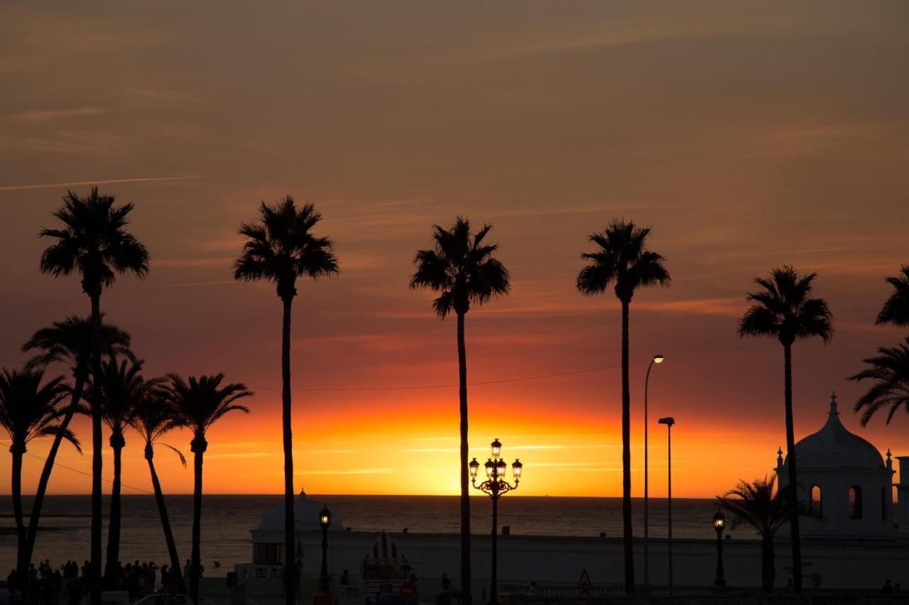 The Traveller'S House Con Vistas A Playa La Caleta Apartment Cadiz Bagian luar foto