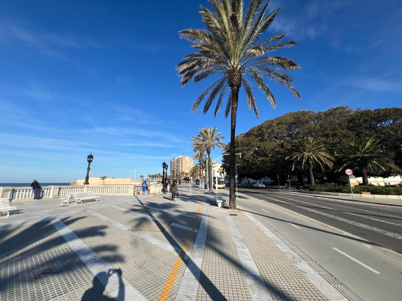 The Traveller'S House Con Vistas A Playa La Caleta Apartment Cadiz Bagian luar foto