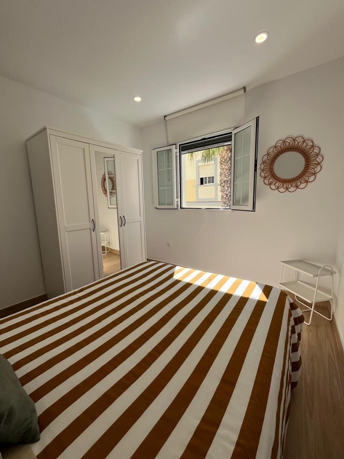 The Traveller'S House Con Vistas A Playa La Caleta Apartment Cadiz Bagian luar foto